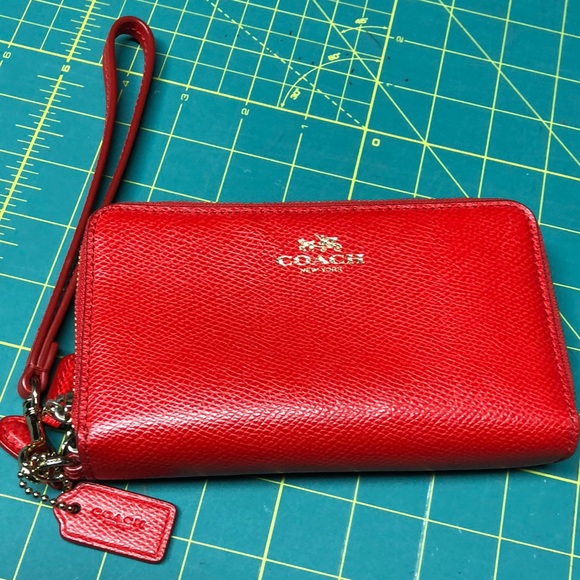 Coach wristlet 6 1/2X3 1/2”dbl zipper. Chg purse & 10 cc slots inside.Leather! - Picture 1 of 13